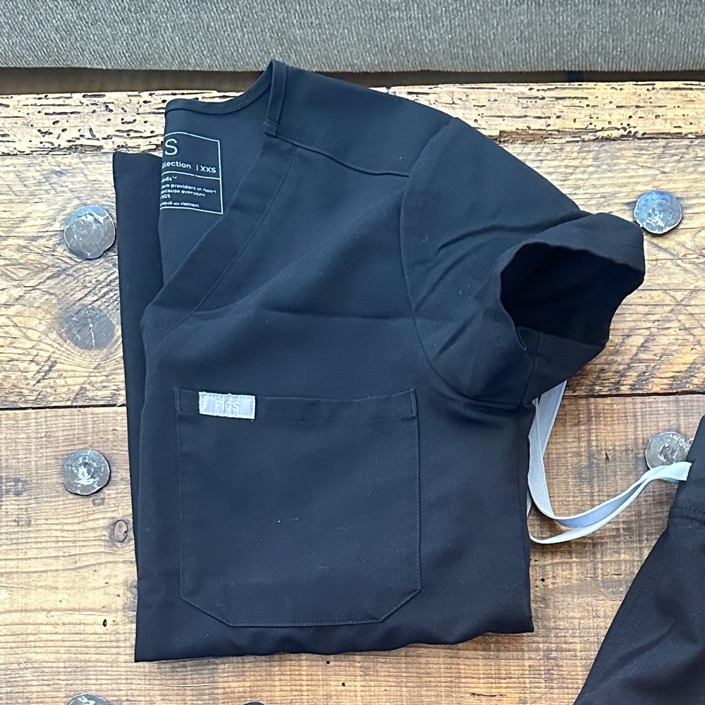 Black figs top